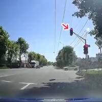 У Тернополі водійка проїхала на червоне попри патрульних (Відео)